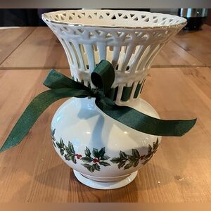 EUC Formalities by Baum Bros Holly Vase 7 3/4” Gold Trim Green Ribbon